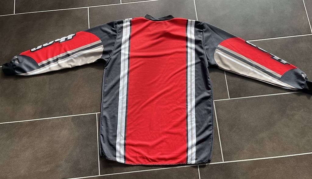 Leibchen & Hosen: Thor Jersey  – Gebraucht aus Oberhofen TG von Home2009 2