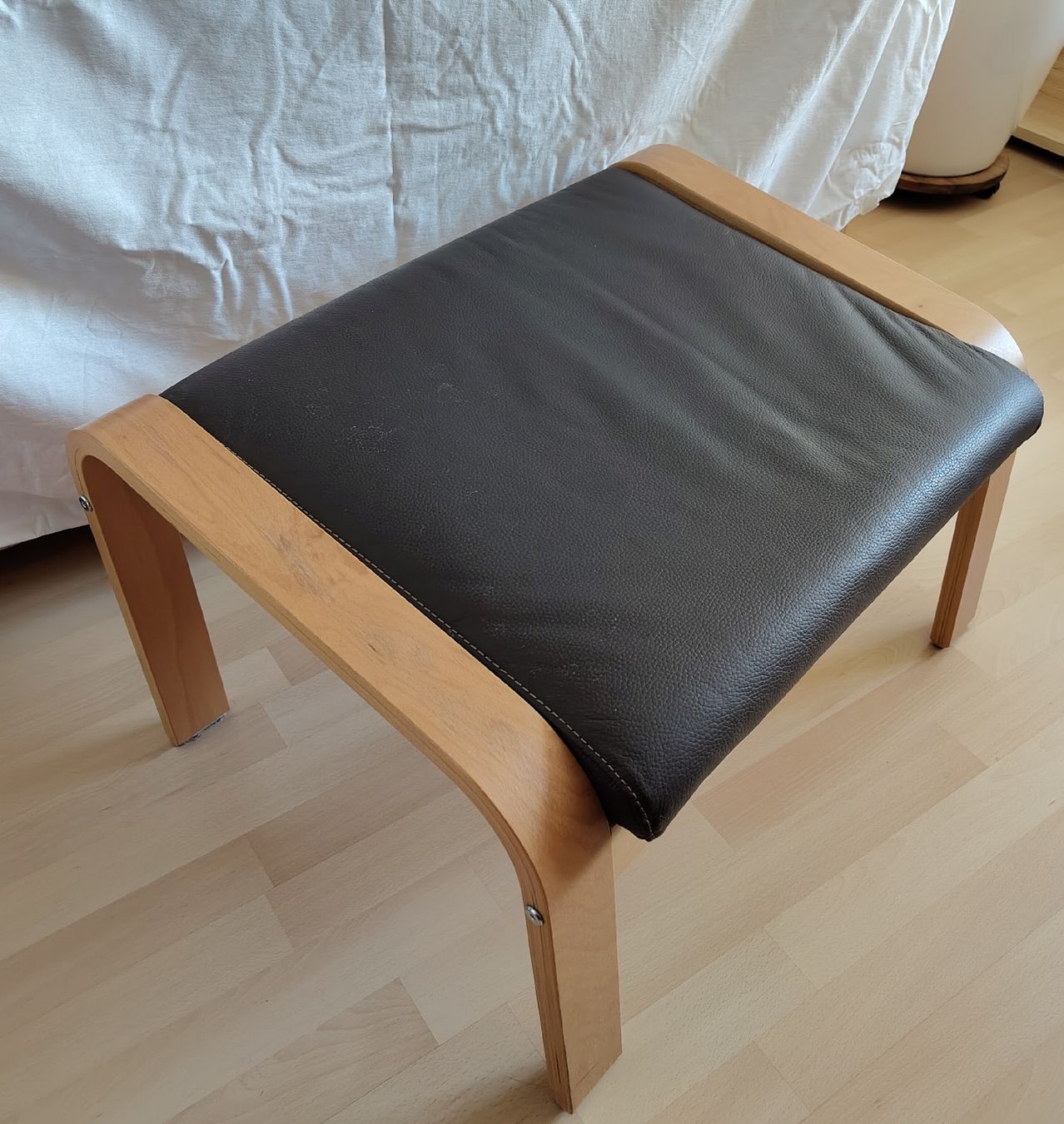 Ikea Sedie: Schaukelstuhl von Ikea mit Hocker – Usato da Oberwil BL venduto da Alex01043 7