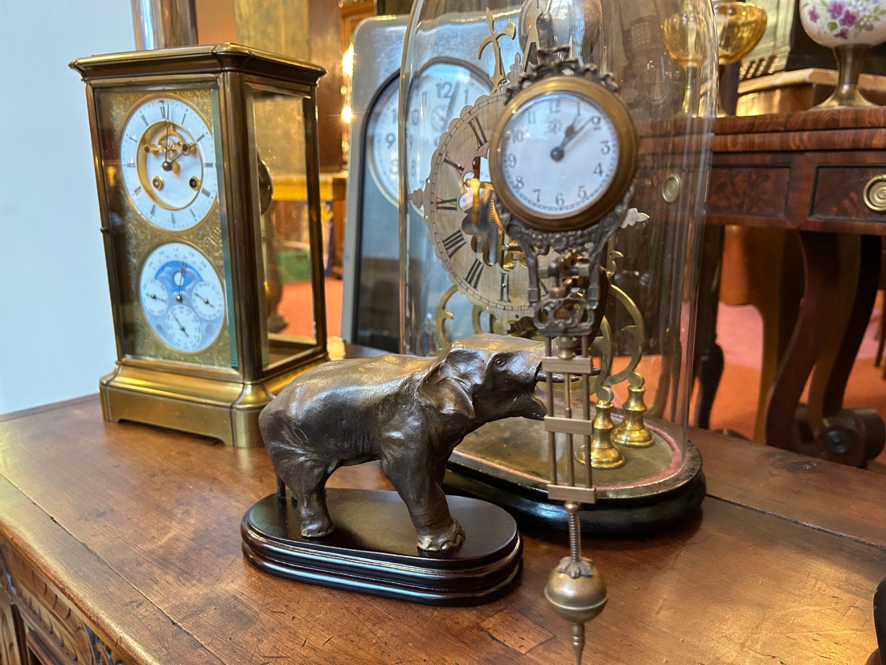 Stand- & Wanduhren: Schwingpendeluhr Elefant Mysterieuse ab 1.-- – Gebraucht aus Sugiez von brockicenter 1