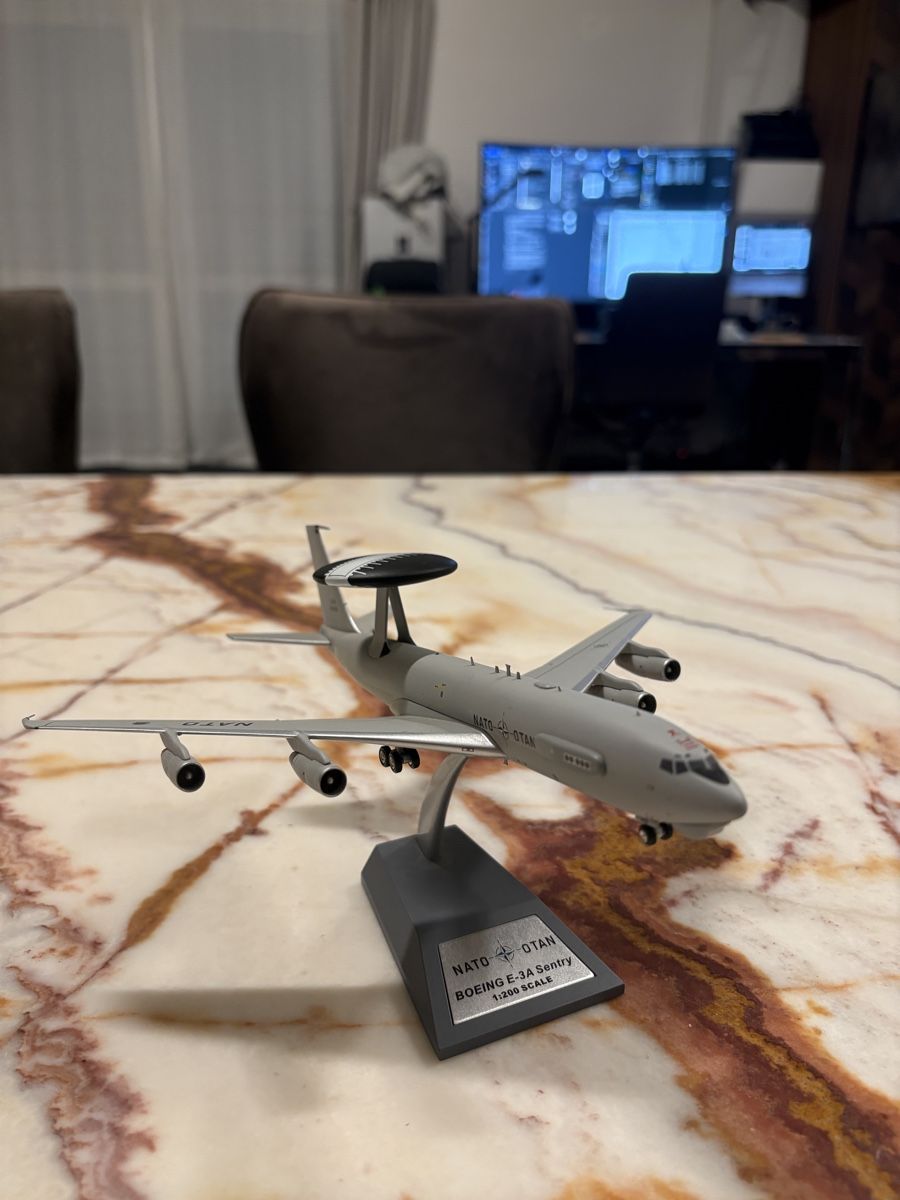 Boeing Modellbausätze & Standmodelle: Flugzeugmodell Boeing E-3A Sentry NATO Massstab 1:200 – Gebraucht aus Horgen von Enis444 1