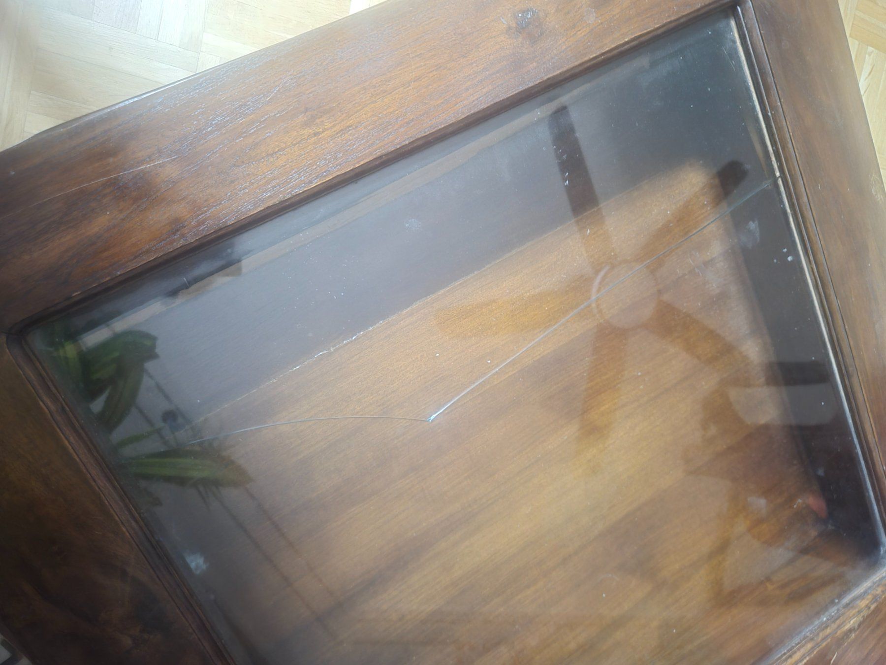 Tavoli: Antiker Opiumtisch/ Couchtisch mit Vitrine – Usato da Bassersdorf venduto da tanialevin15 4