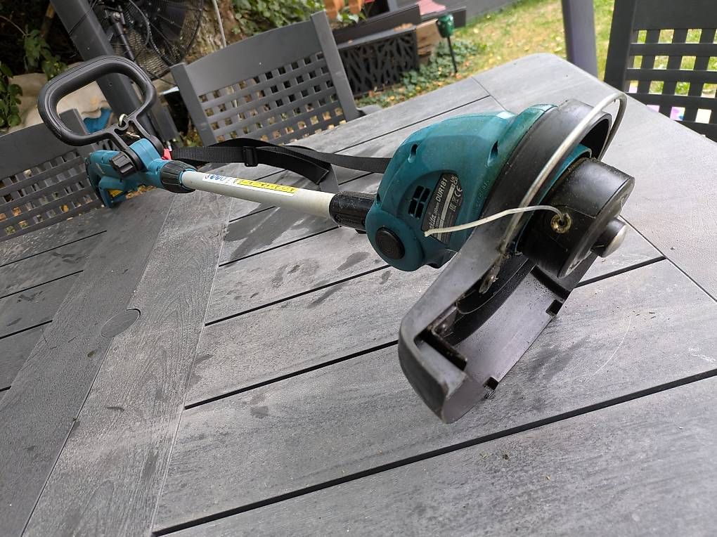 Makita Alle Maschinen: Débroussailleuse Coupe-herbe Makita – Gebraucht aus Pampigny von nic_575j 1