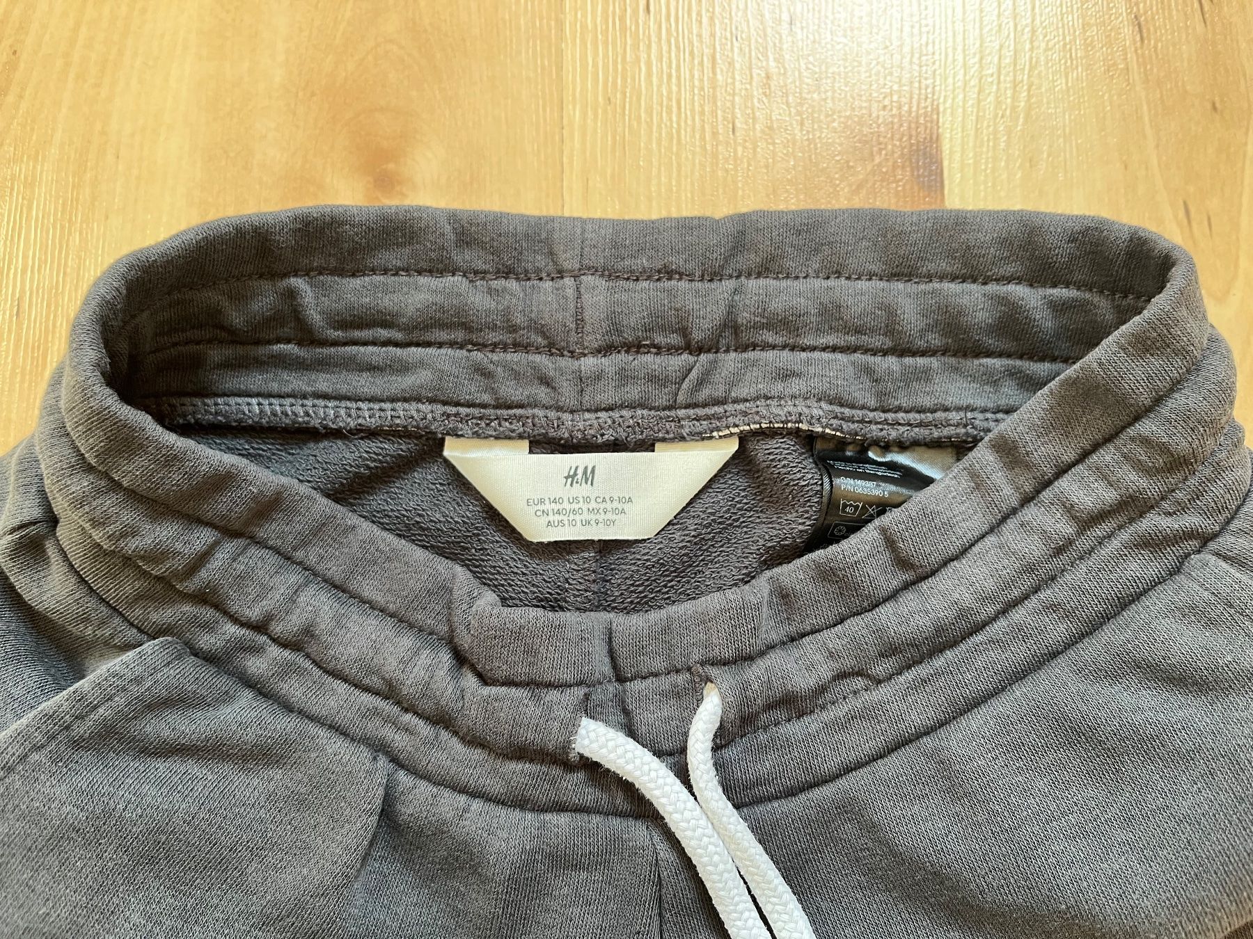 H&M Pantaloni: Shorts H+M Gr 140 – Usato da Schwanden GL venduto da Leemueller 2
