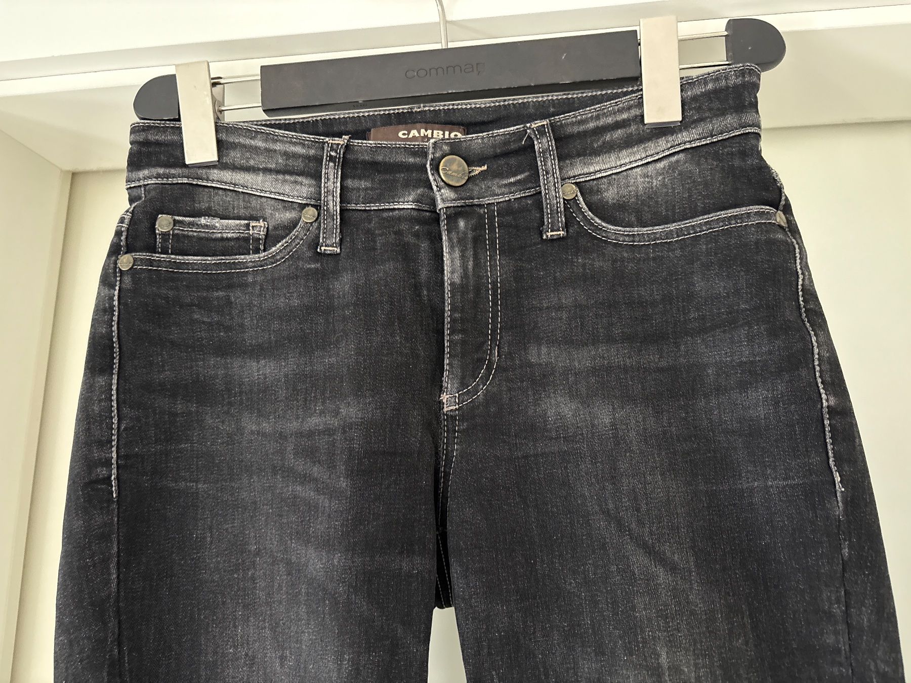 Cambio Jeans: Cambio Jeans schwarz "used-look"  Gr. 38 – Usato da Richterswil venduto da ZueriLake2 1
