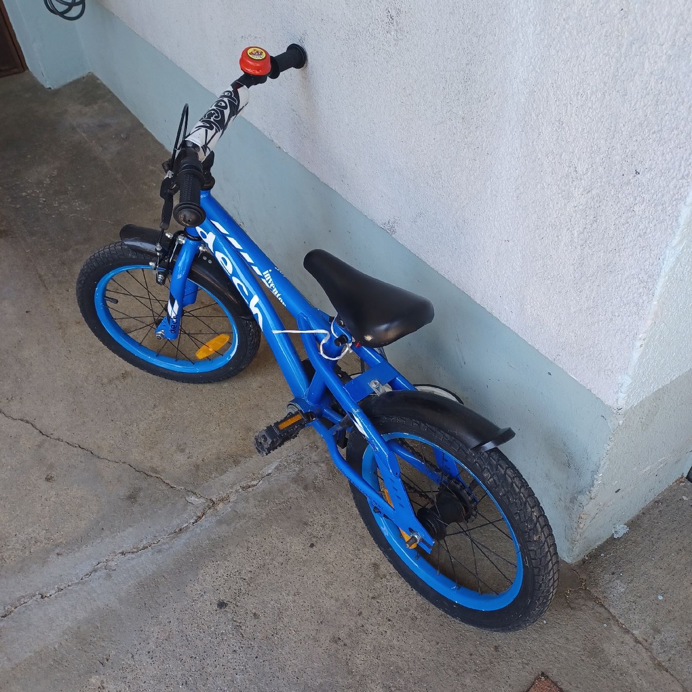 Biciclette: Kinderfahrrad mit Stützräder – Usato da Waldkirch venduto da Fantasia-101 1