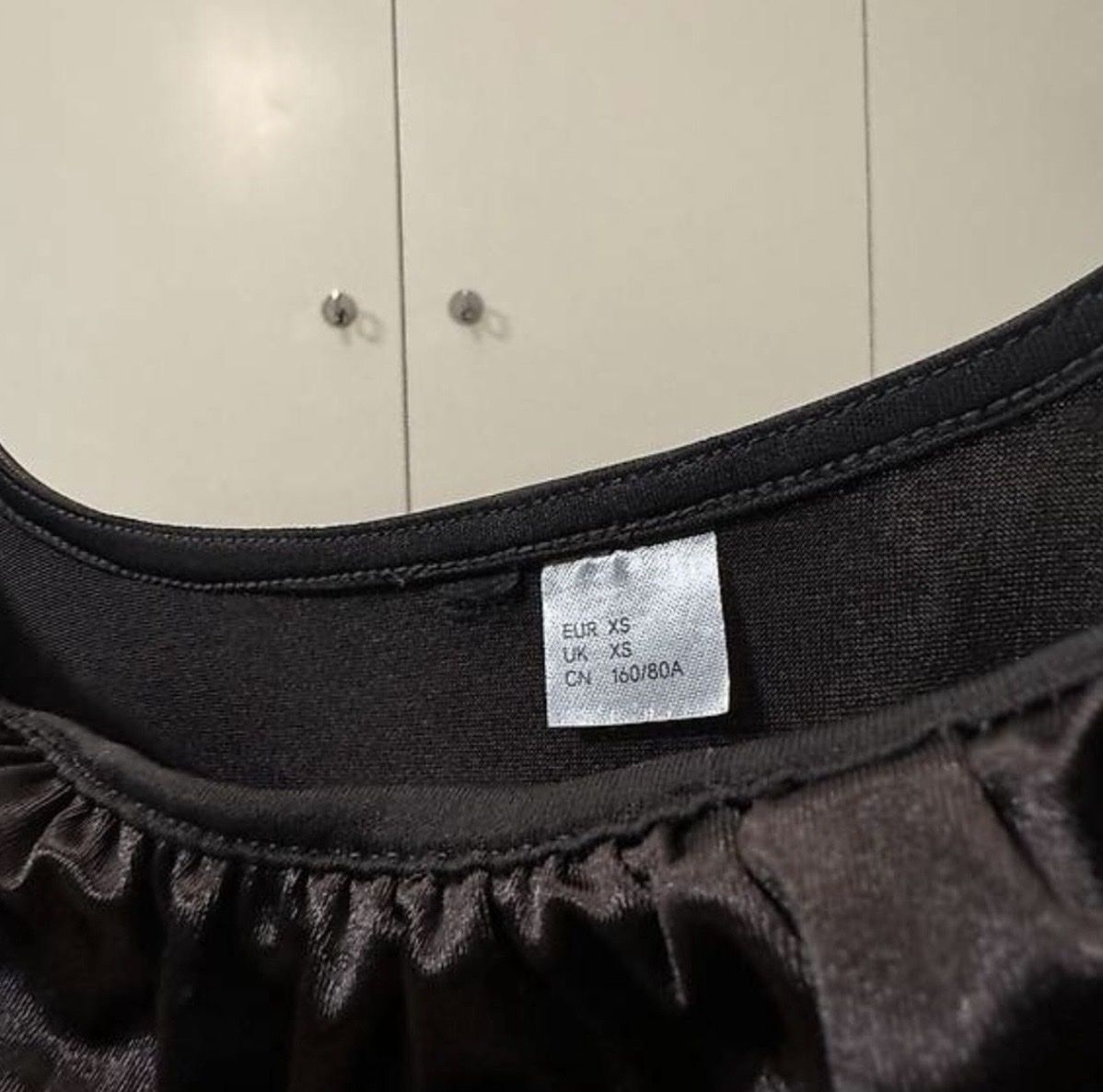 H&M Vestiti: BROWN SILK DRESS🤎 – Usato da Dietikon venduto da athiinax 3