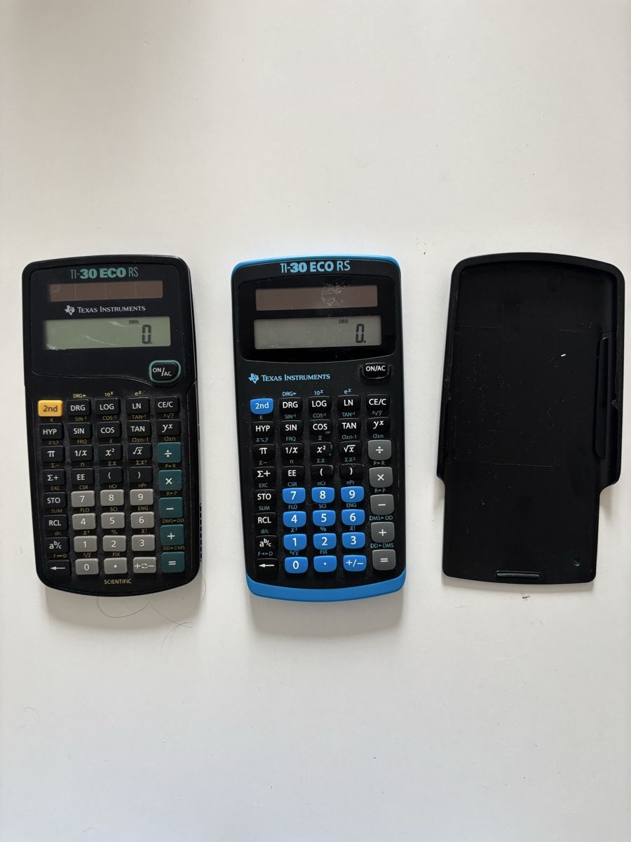 Taschenrechner: Lot de 2 calculatrices Texas Instruments – Gebraucht aus La Chaux-de-Fonds von DANIELA19961996
