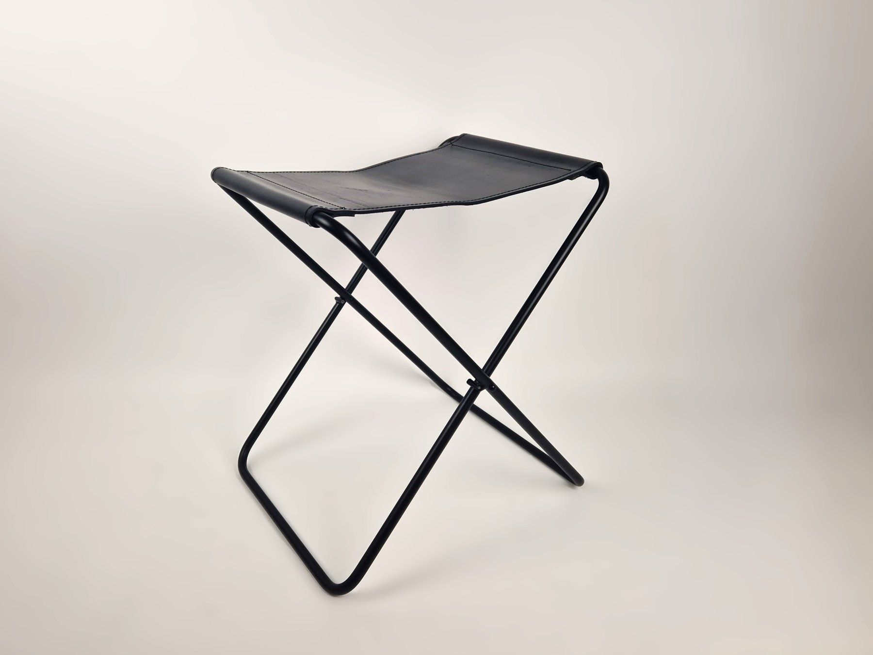 Broste Sgabelli: Nola Hocker Leder | Broste Copenhagen – Usato da Basel venduto da Restwert_Basel 1