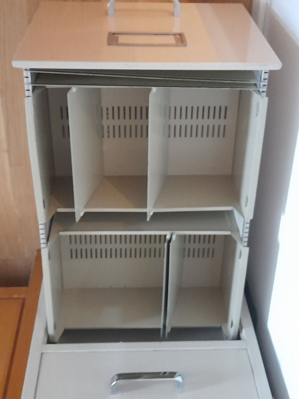 Lista Armadi: Lista Hängeregister Schrank Metall – Usato da Aeschi b.Spiez venduto da 52_wochen 7