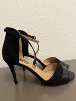 Schwarze Pumps, Buffalo 