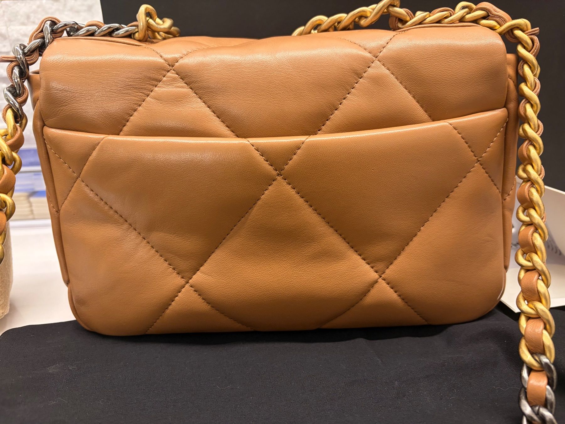 Chanel Borse da donna: Chanel 19 caramel Neu. Small – Nuovo (secondo la descrizione) da Zürich venduto da Loveluxery 6
