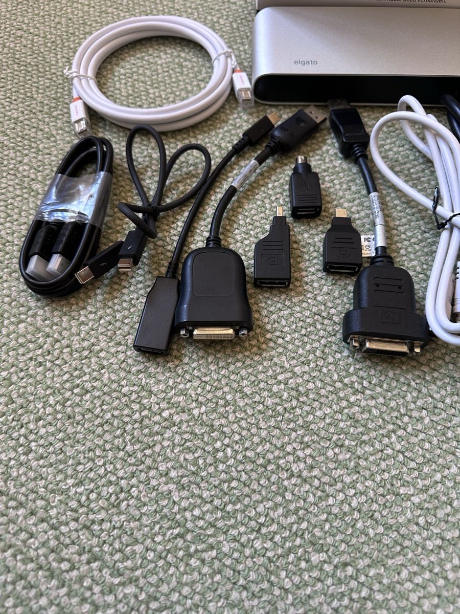 Elgato Docking station: Elgato Thunderbolt 2 Dock with Accessories – Usato da Bex venduto da roopa.gorla 1