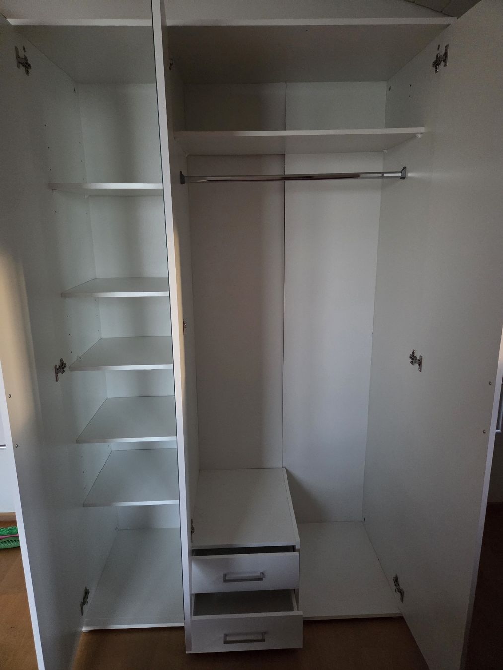 Conforama Armadi: Kleiderschrank mit Spiegel – Usato da Wetzikon ZH venduto da Chanchi 3