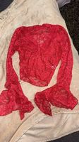 ROTES SPITZEN-TOP