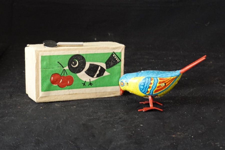 Spielzeuge: Antikes Blechspielzeug Vogel mit Originalverpackung. – Gebraucht aus Zürich von Scanone