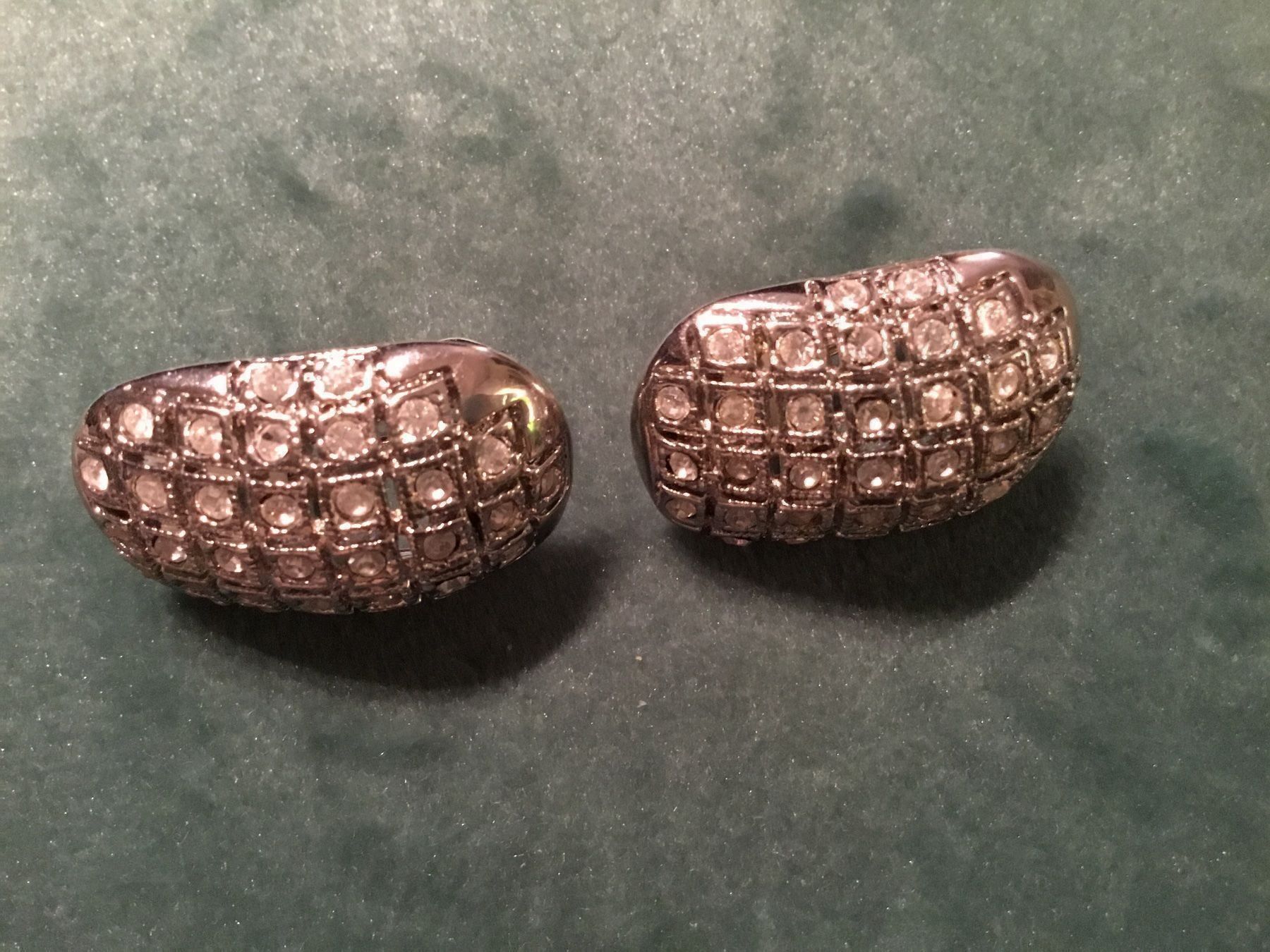 Ohrringe & -stecker: Clips d’oreille argenté avec brillants – Neu und originalverpackt aus Le Landeron von nic_8hd5 1