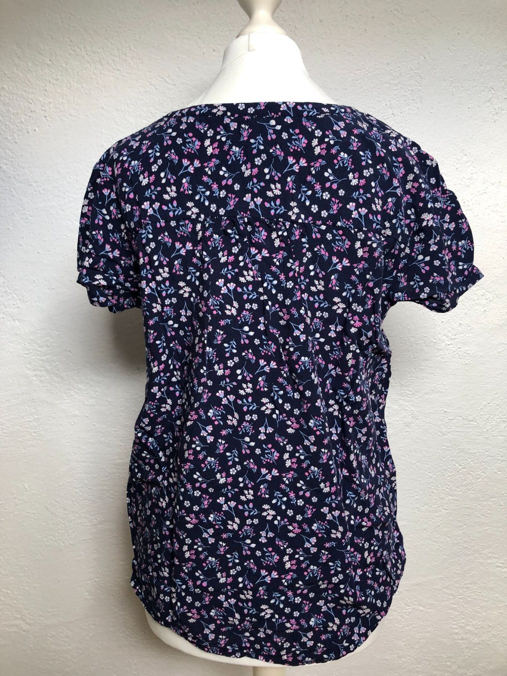 Esprit T-Shirts: T-Shirt Esprit Gr. 36 - neuwertig – Neu (gemäss Beschreibung) aus Eschenbach SG von mhbob 2