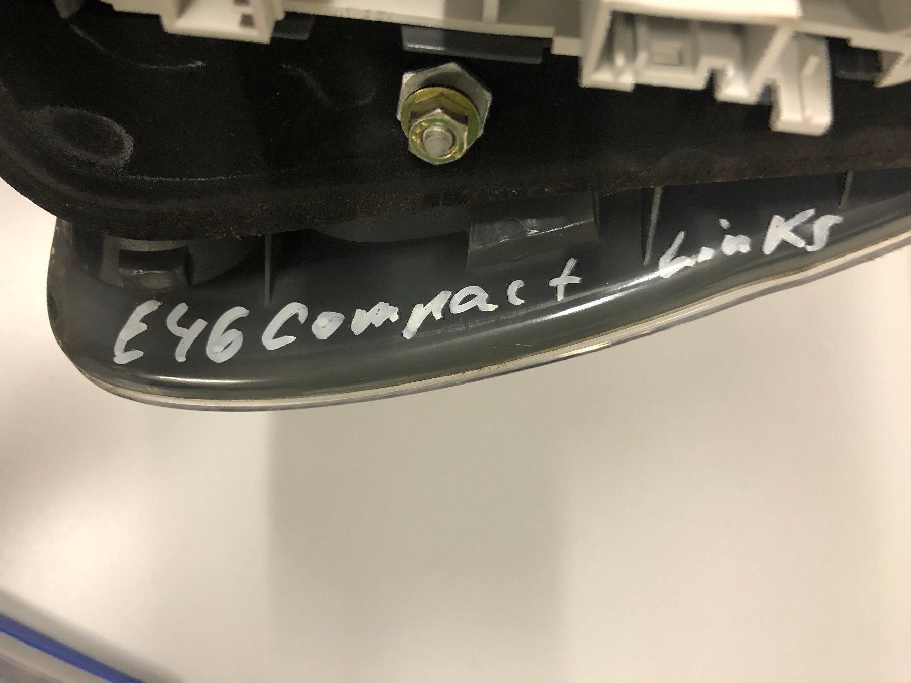 BMW Tutti pezzi di ricambio auto: BMW E46 Compact Rückleute Links – Usato da Bern venduto da tradestation 2