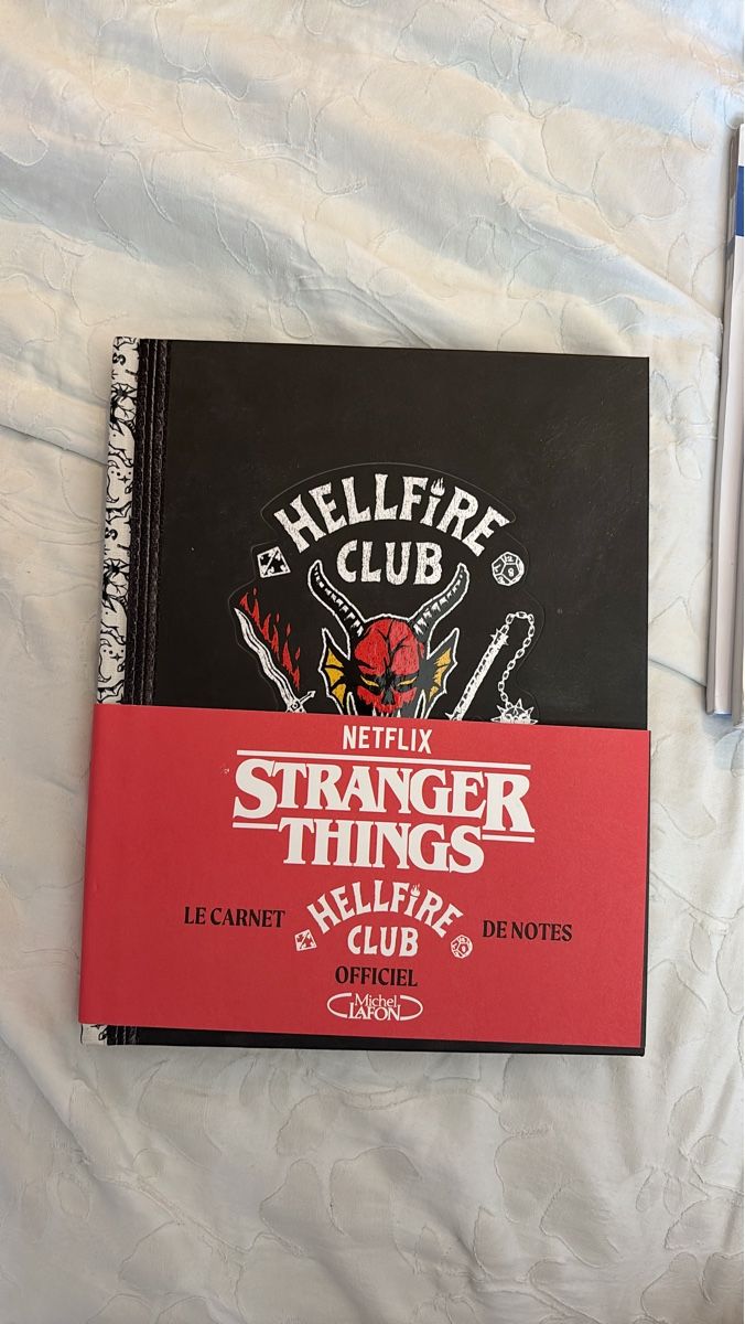 Bücher: Carnet Stranger Things Hellfire Club Netflix  – Neu (gemäss Beschreibung) aus Vevey von mar_q6ms