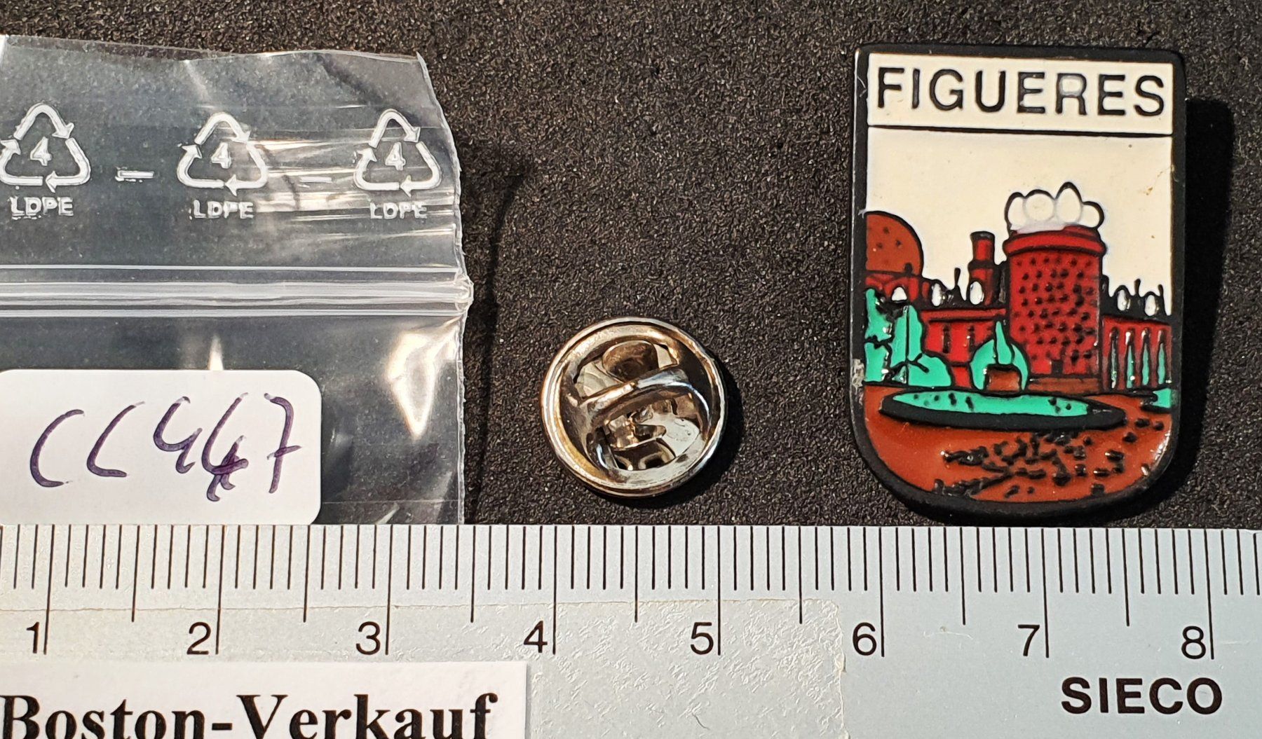 Plaketten & Abzeichen: CC447 - Pin Wappen Figueres – Gebraucht aus Reinach BL von Boston-Verkauf 1
