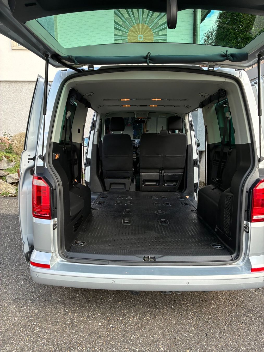 VW Véhicules de camping: Wunderschöner VW Bus T6 Wohnmobil Ligth. – D'occasion à schleitheim par Snapon 3