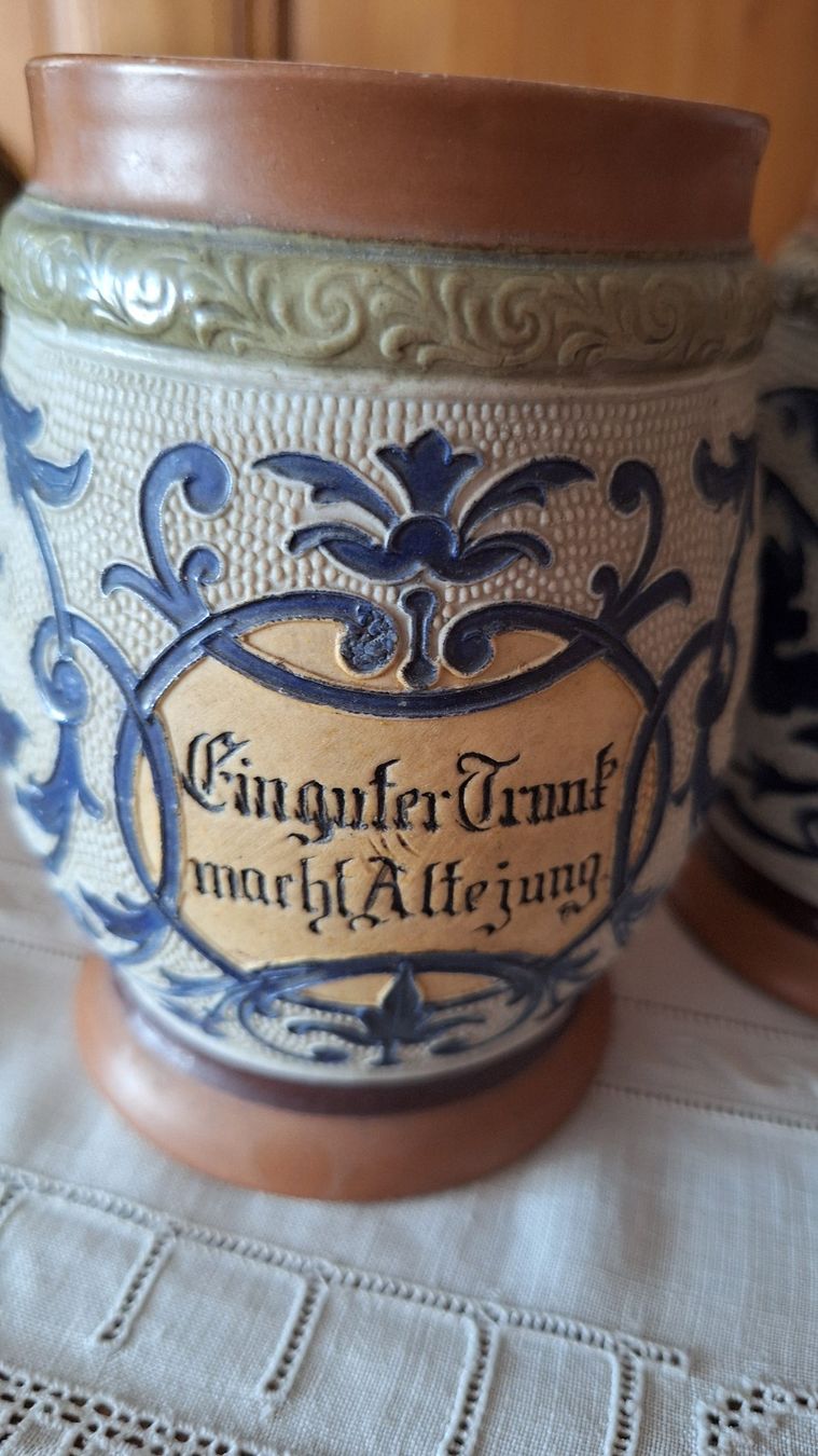 Set di piatti: Steingut-Trink Bierkrugset E.Schüßler Gräfenroda – Usato da St.Gallen venduto da Puppa 2