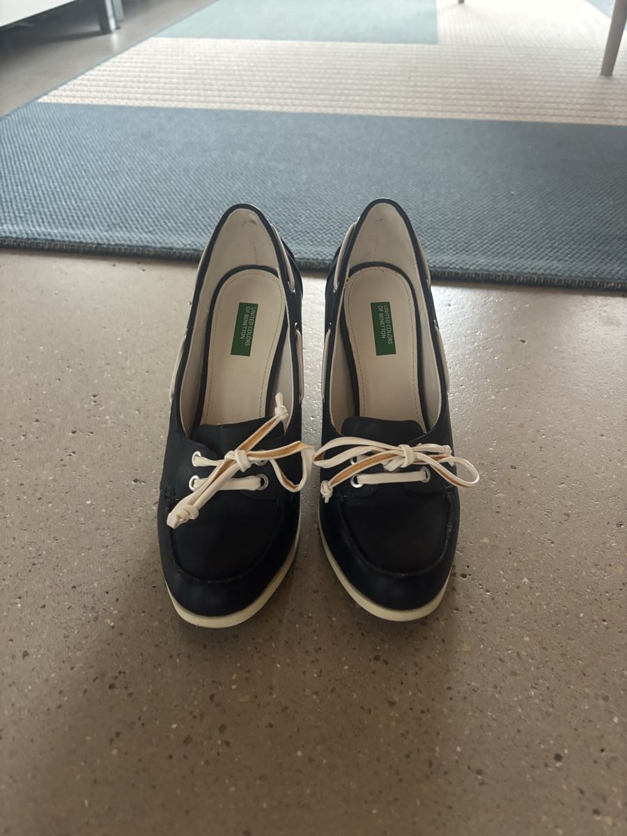 Benetton Damenschuhe: Navy blue high heel mokassins – Gebraucht aus Cham von helike