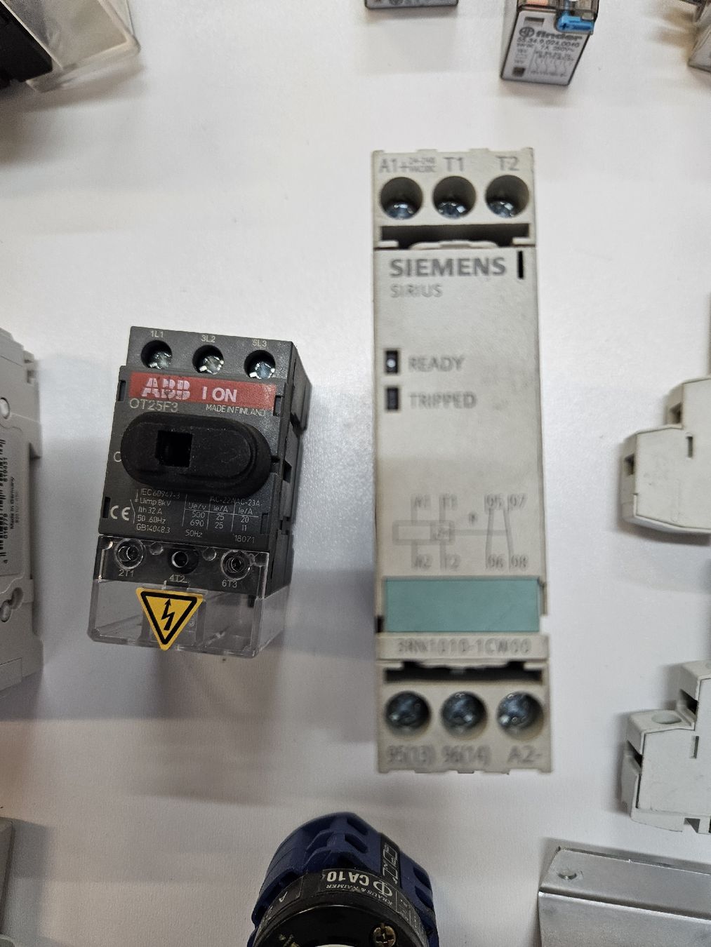 Interruttori: elektromaterial  – Usato da Regensdorf venduto da Zem003 4