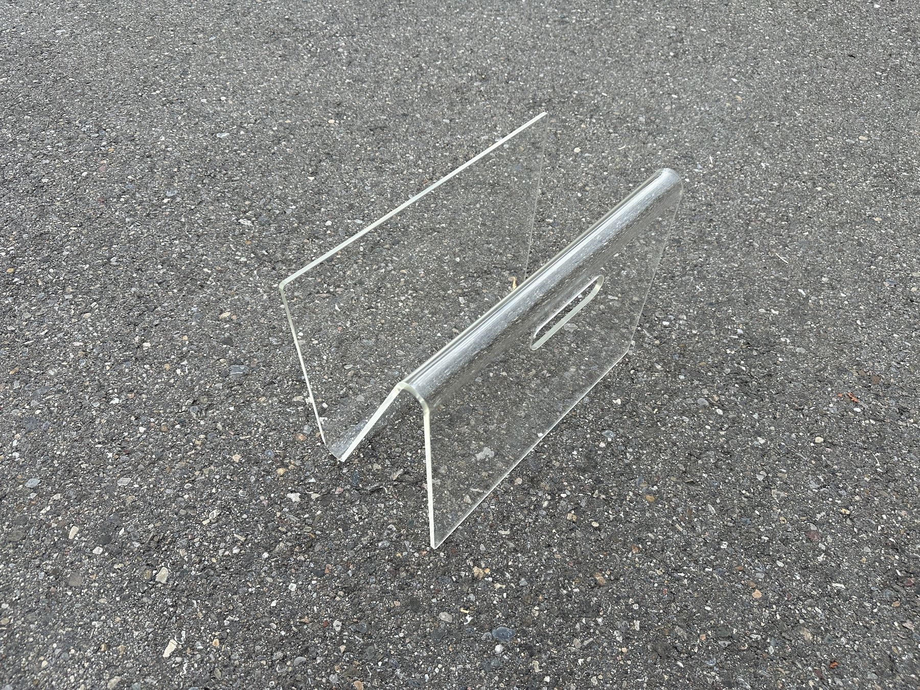 Sonstiges für Haushalt & Wohnen: Vintage Plexiglas Zeitungsständer – Gebraucht aus Zürich von frauflufelberg