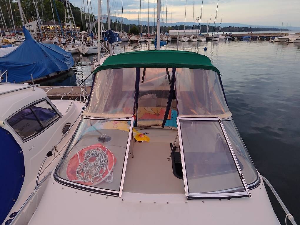 Four Winns Barche: Bimini camper Fourwinns Vista 238 – Usato da Chavannes-de-Bogis venduto da Skyhawk3 2