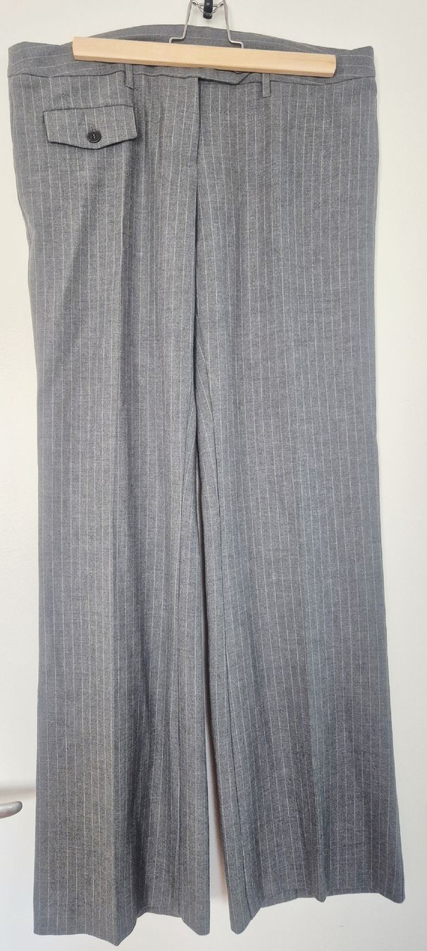 Benetton Hosen: Pantalon BENETTON rayé gris élégant - Taille 44 – Neu (gemäss Beschreibung) aus Le Locle von Arya4 5