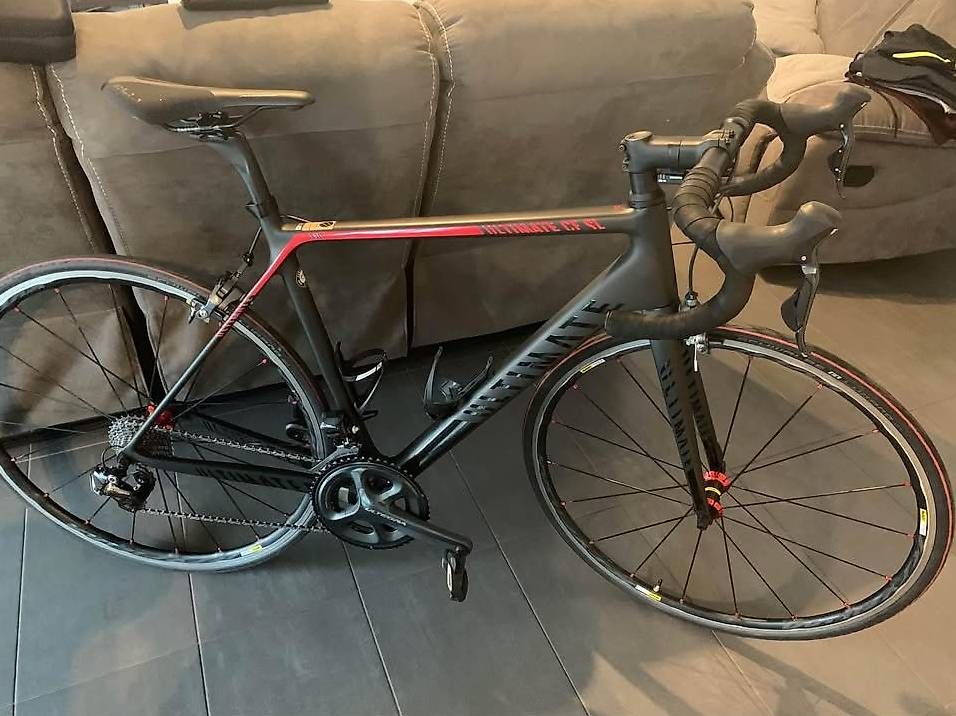 Velos: Canyon Ultimate CF SL 10 Ultegra Di2 – Gebraucht aus Colombier NE von Lamiche