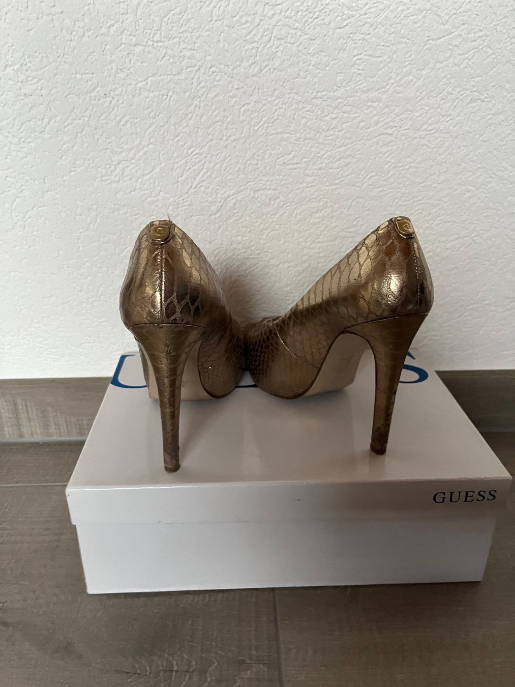 Guess Scarpe da donna: Escarpins 37 Guess – Usato da Estavayer-le-Lac venduto da mcha 1
