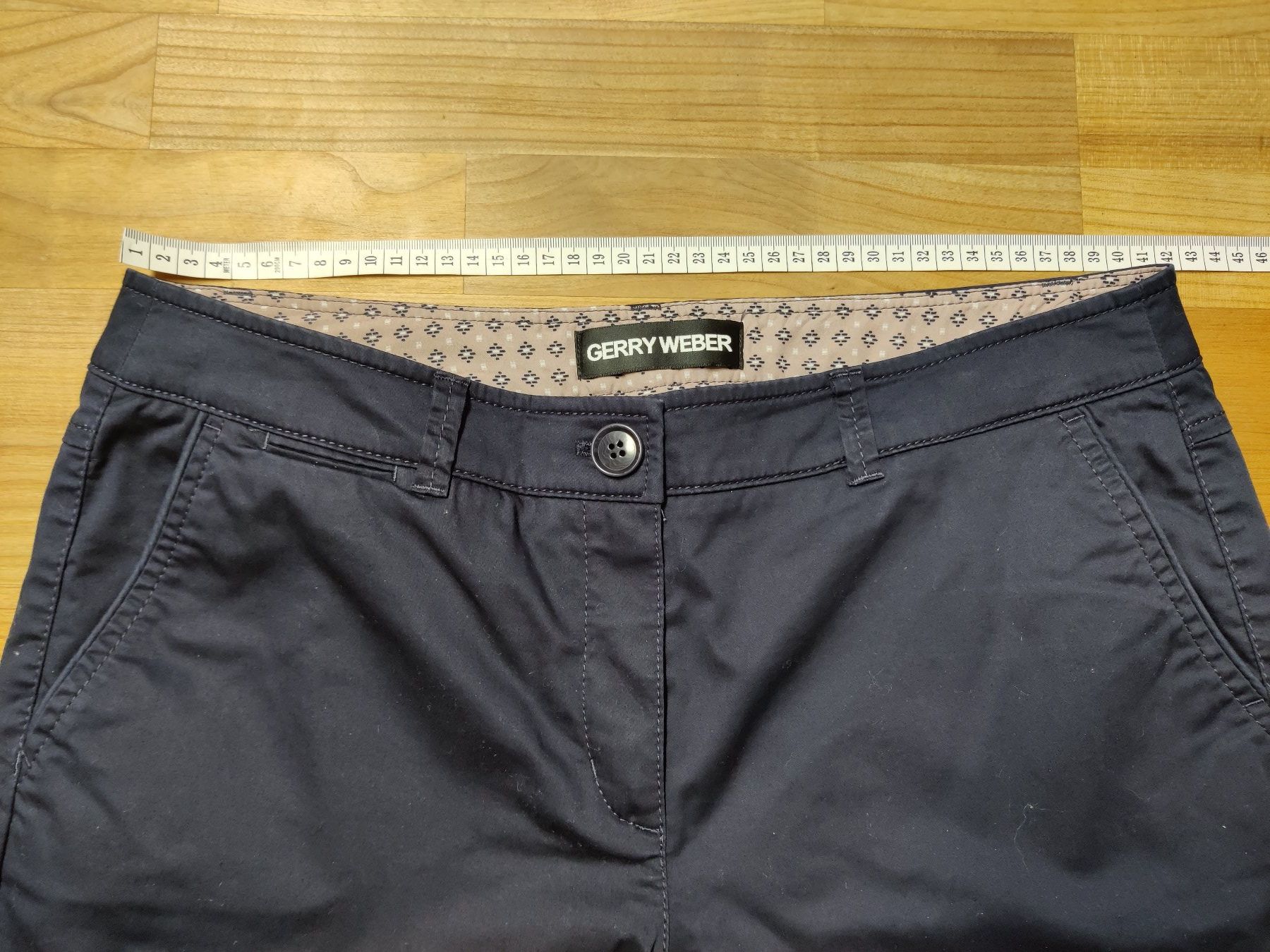 Gerry Weber Pantaloni: Dunkelblaue Stoffhose Gerry Weber, Gr. 40 – Usato da Birmensdorf ZH venduto da Nebuliane 3
