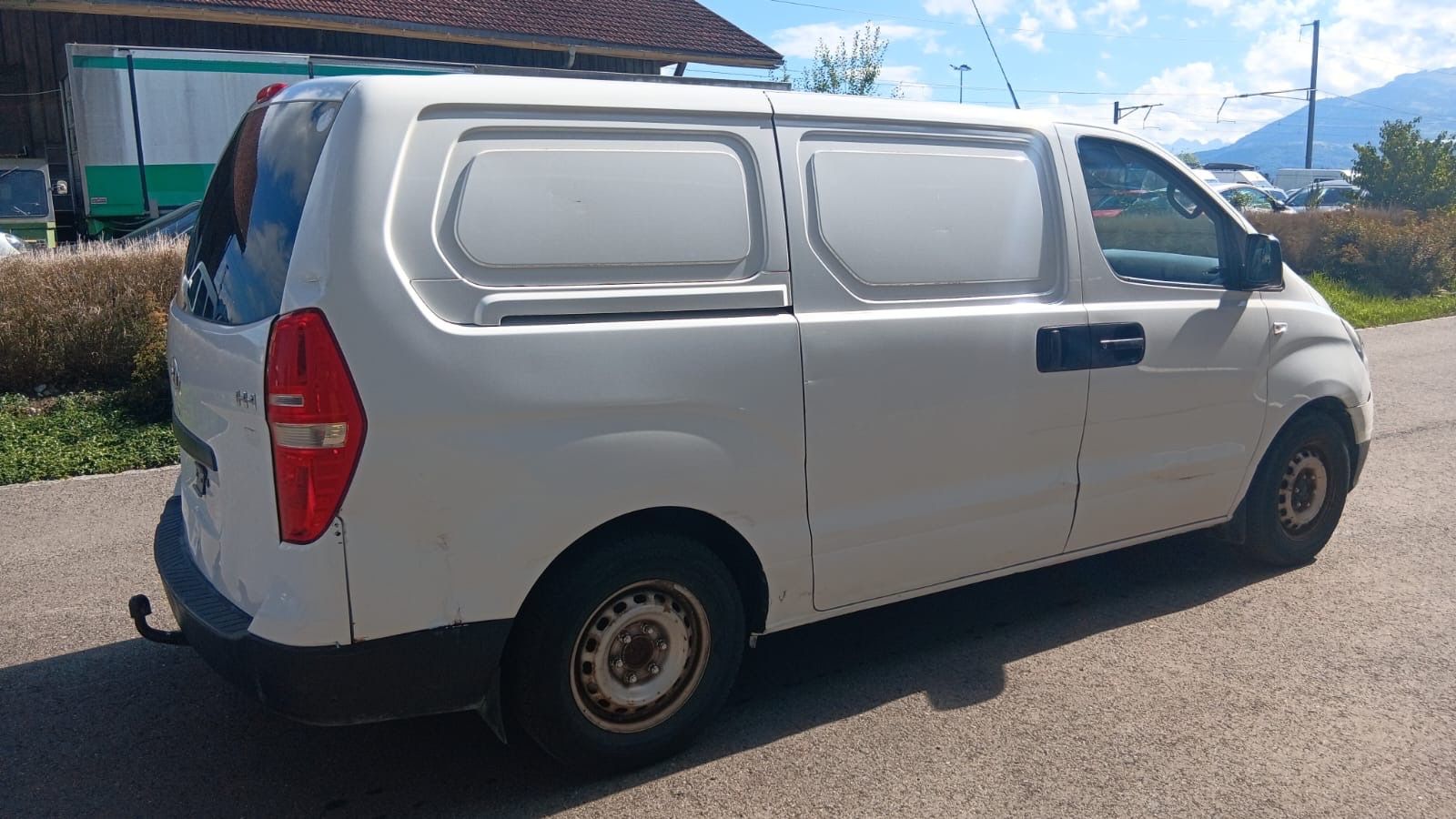 Hyundai Nutzfahrzeuge: HYUNDAI H-1 Cargo 2.5 – Gebraucht aus Rebstein von TonyRasta-Autohandel 1