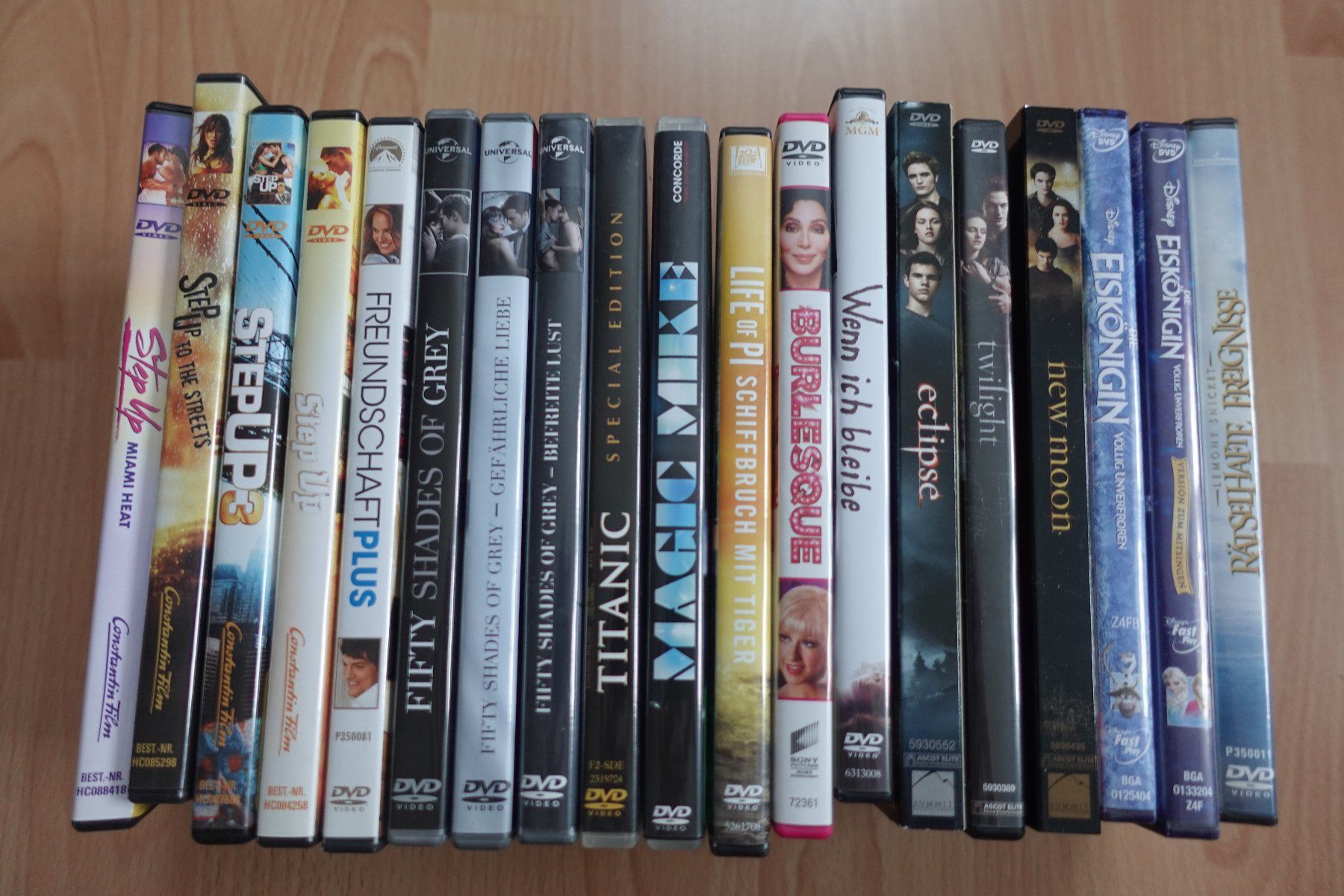 Tutti i DVDs: Diverse DVD Disney, Twilight, Step Up, Brulesque etc – Usato da Ettiswil venduto da maimaiswiss 1