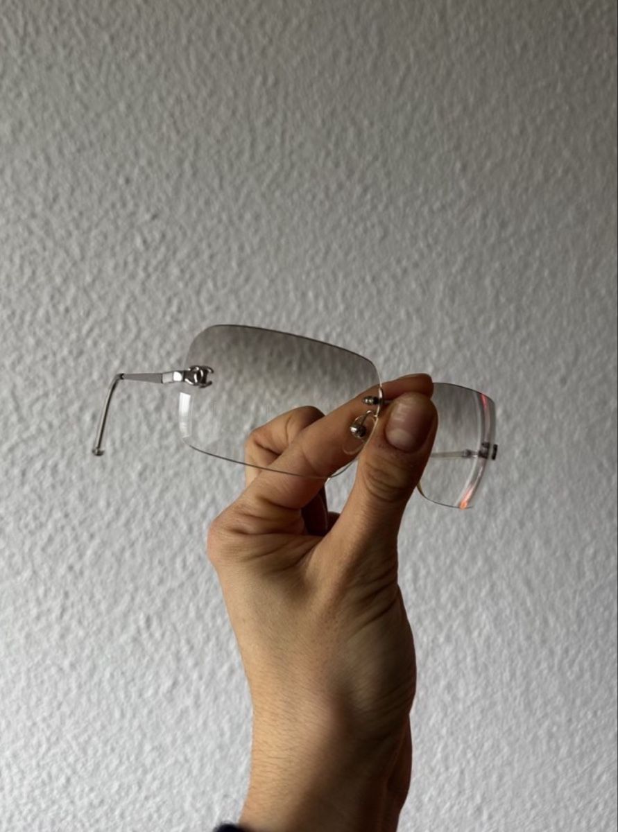 Chanel Occhiali & Lenti: y2k Chanel vintage sunglasses – Usato da Jona venduto da Dearr