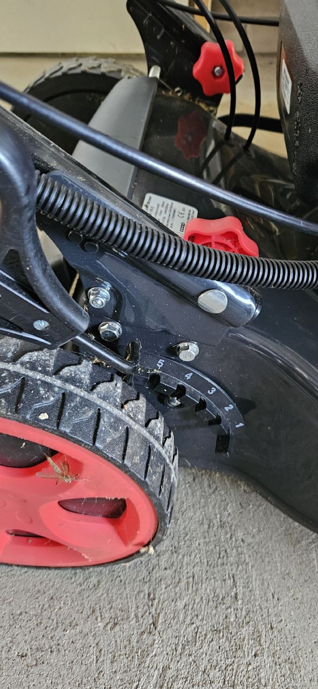 Rasenmäher: Motorrasenmäher – Gebraucht aus Sattel von axe_77s5 6