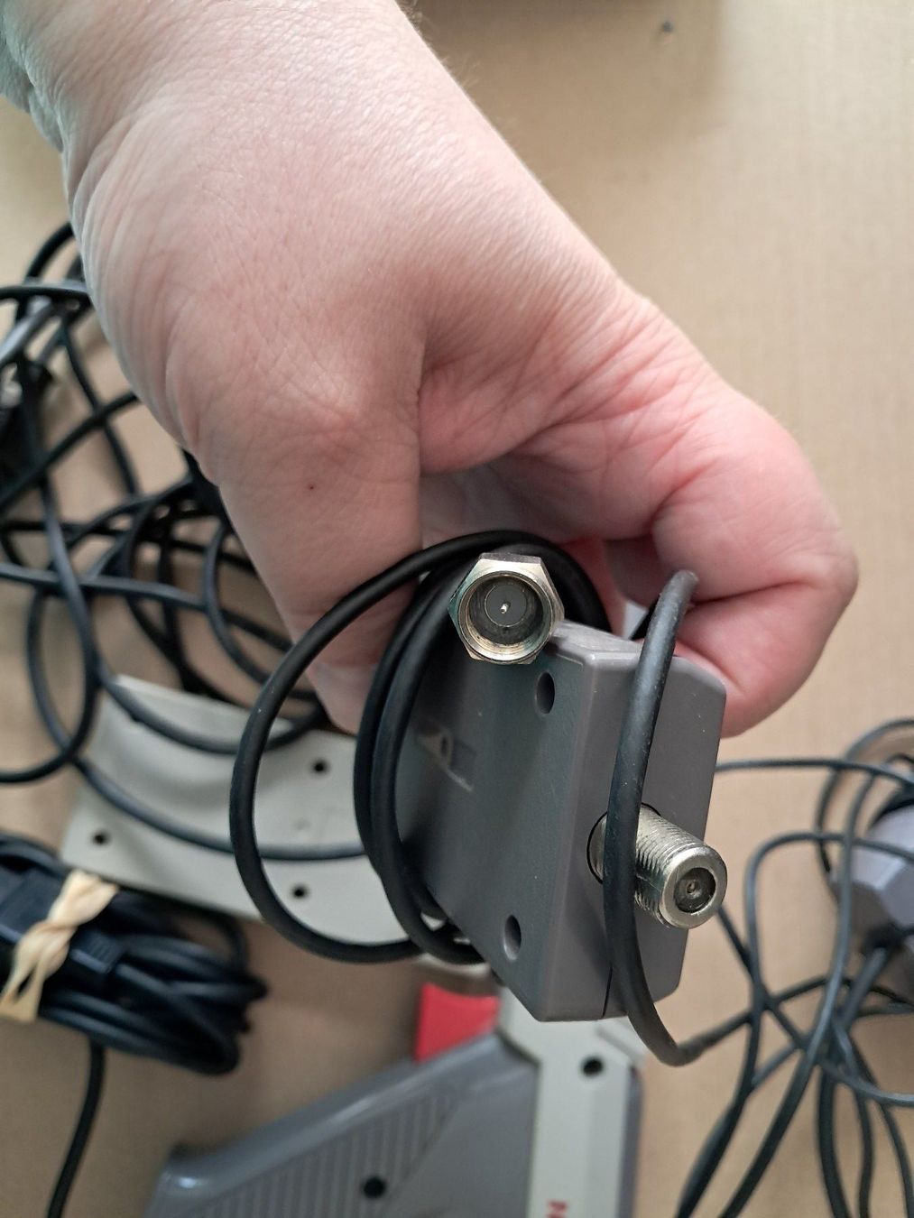 Giochi: Nintendo NES US Zubehör: 2 Controller, Zapper, RF – Usato da Wallisellen venduto da Cyberfuexli 1