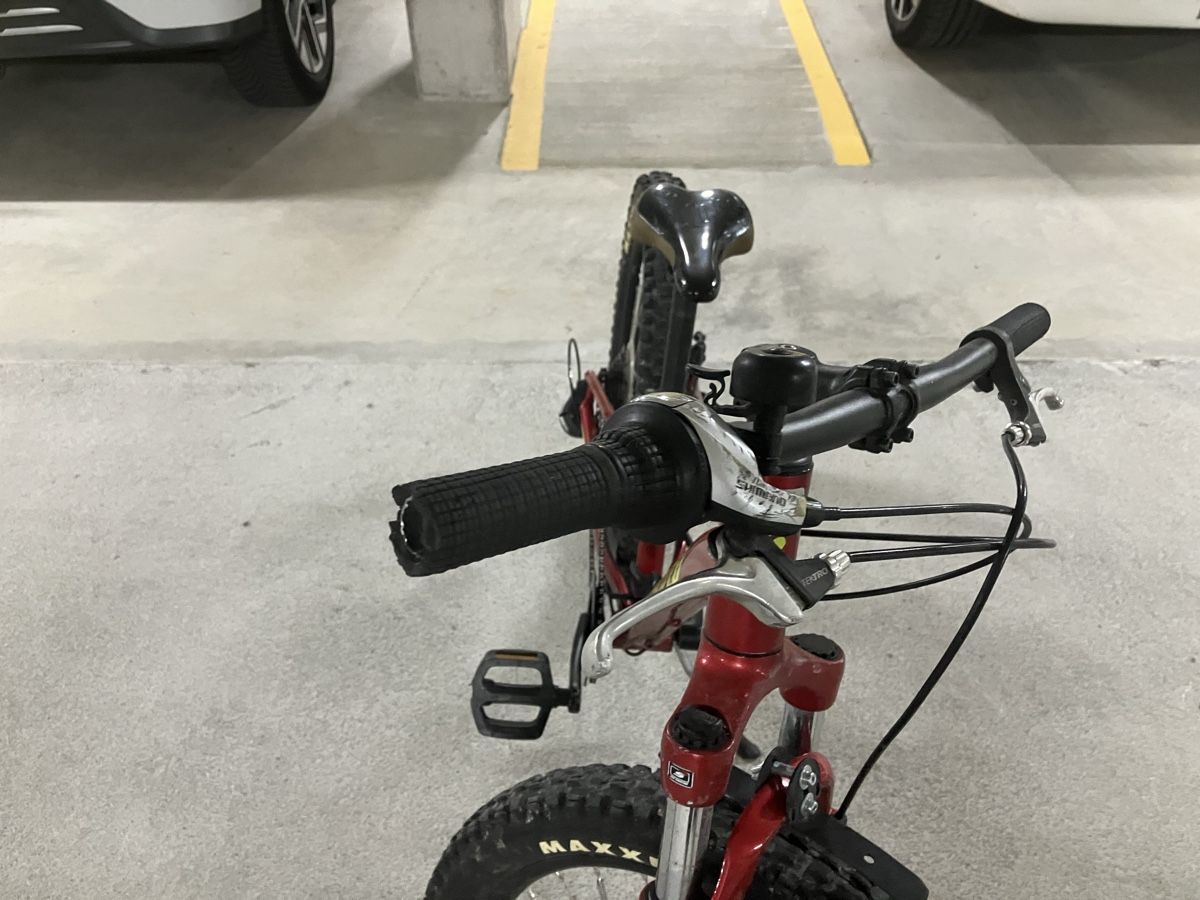 Specialized Vélos: Kinderfahrrad Specialized 24 Zoll – Défectueux à Spiez par Aubes 5