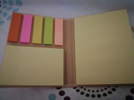 kleines Büchlein mit Post-its