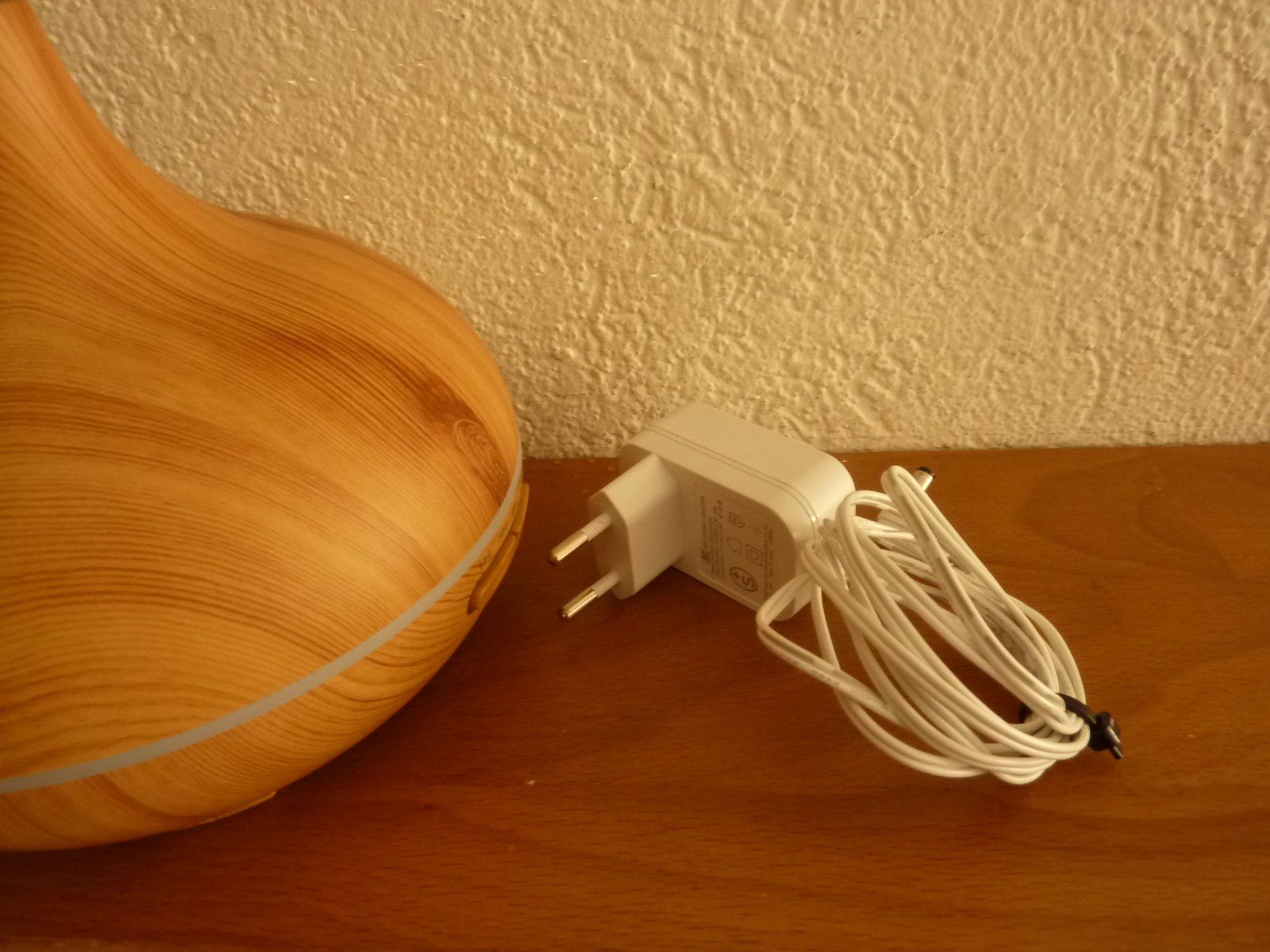 Diffusori di oli essenziali: Aroma-Diffusor & Luftbefeuchter PrimaVista  Holz-Optik LED – Usato da Hochfelden venduto da swissice 7