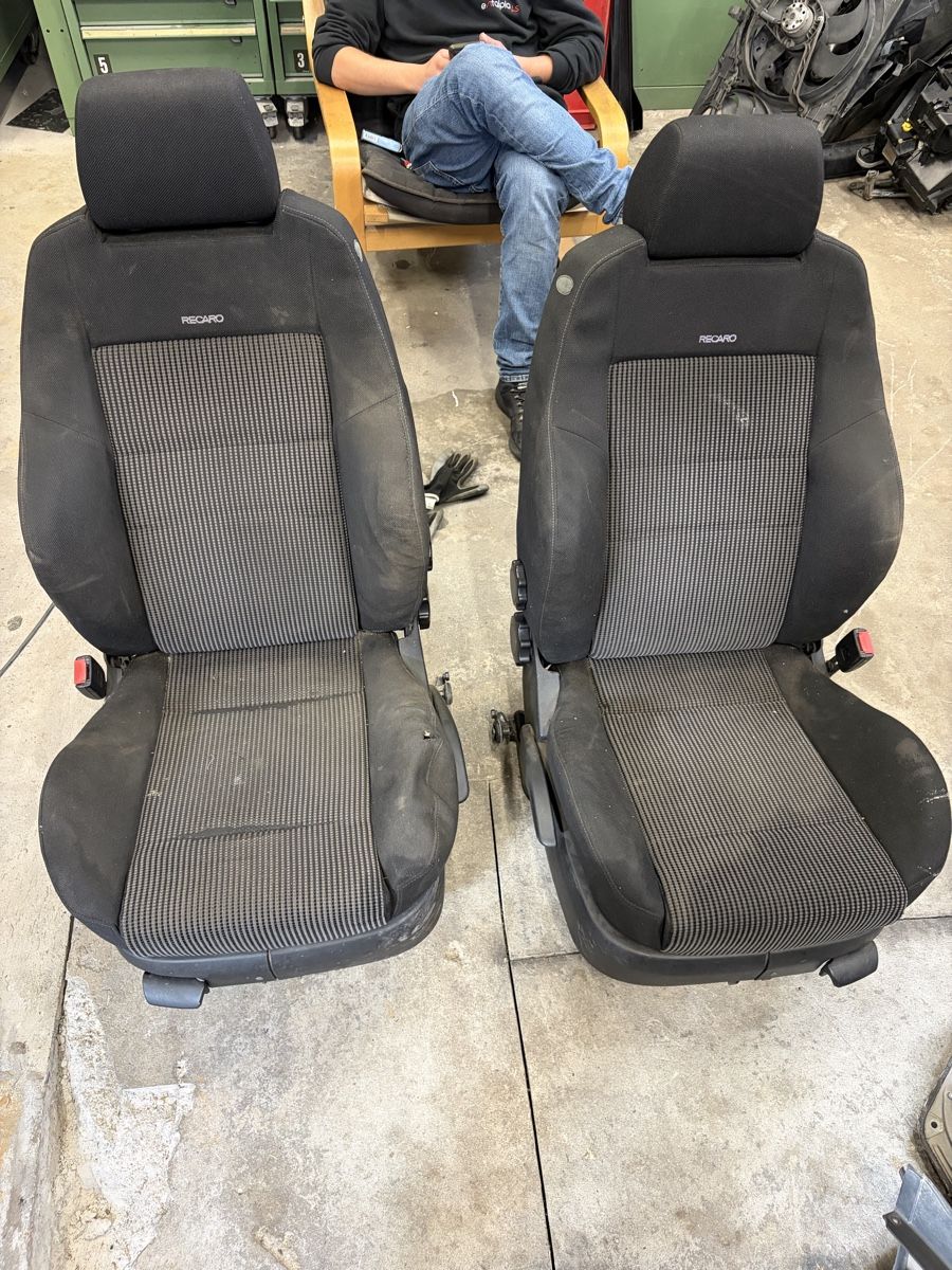 Volkswagen Toutes les pièces auto: Sedili Golf 4 RECARO – Défectueux à Bironico par Sgrazza 1