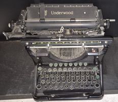 Antike Schreibmaschinen "Underwood"