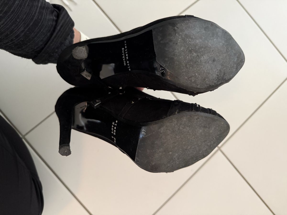 Scarpe da donna: Black Studded Ankle Boots Size 37 – Usato da Riehen venduto da abo_h2tz 3