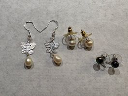 Set à 3 Stück Ohrringe/ Ohrstecker mit Süsswasserperlen, neu