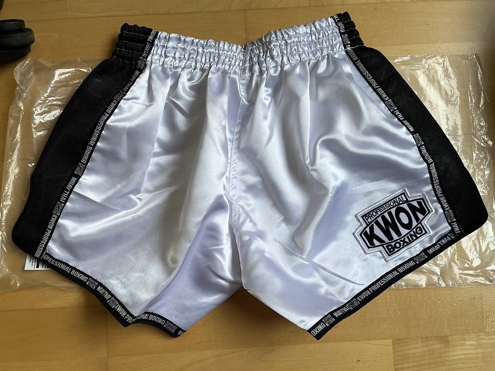 Hosen: KWON Kickbox-Shorts weiss S – Gebraucht aus Küsnacht ZH von didips 1