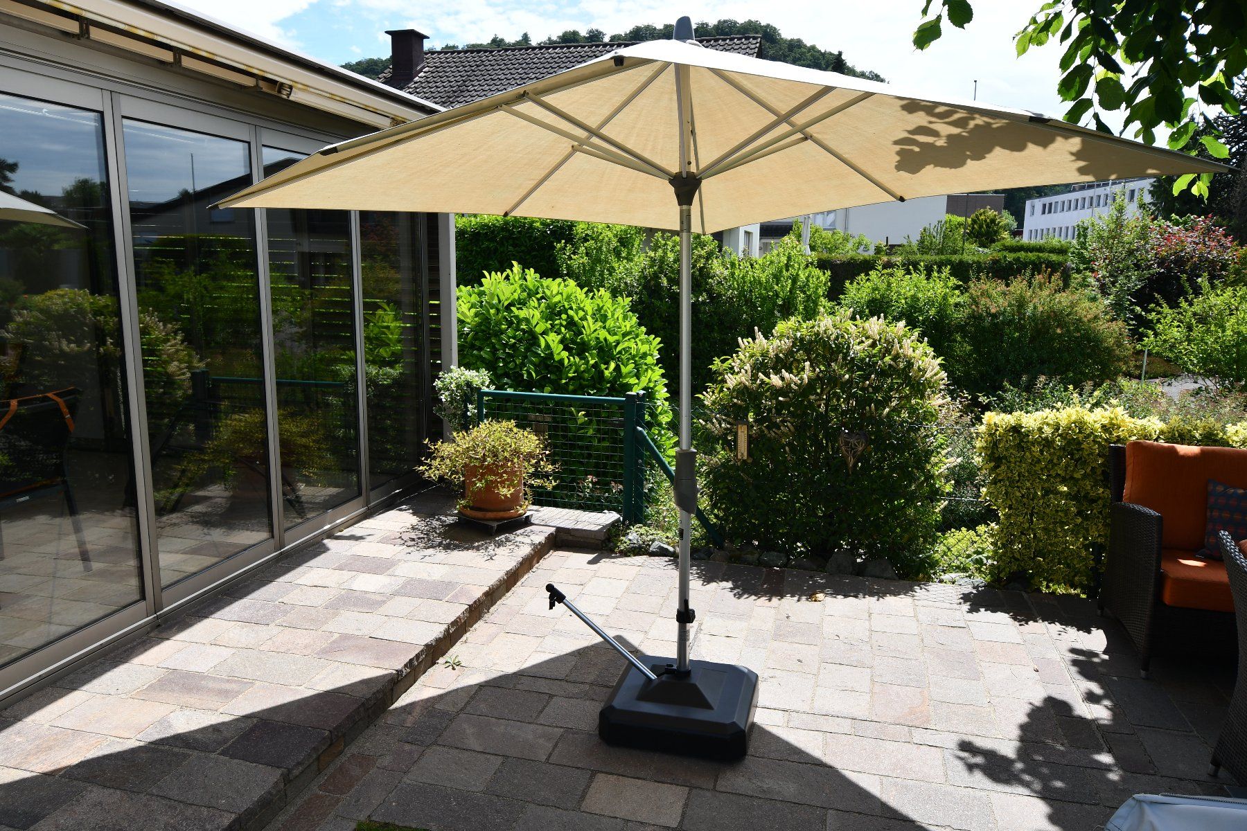 Glatz Ombrelloni: Sonnenschirm Glatz ca. 3mx 3m – Usato da Arlesheim venduto da Finn3
