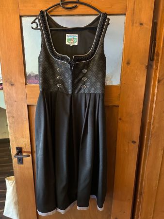 Landhaus Dirndl mit Bluse & Schürze (38)