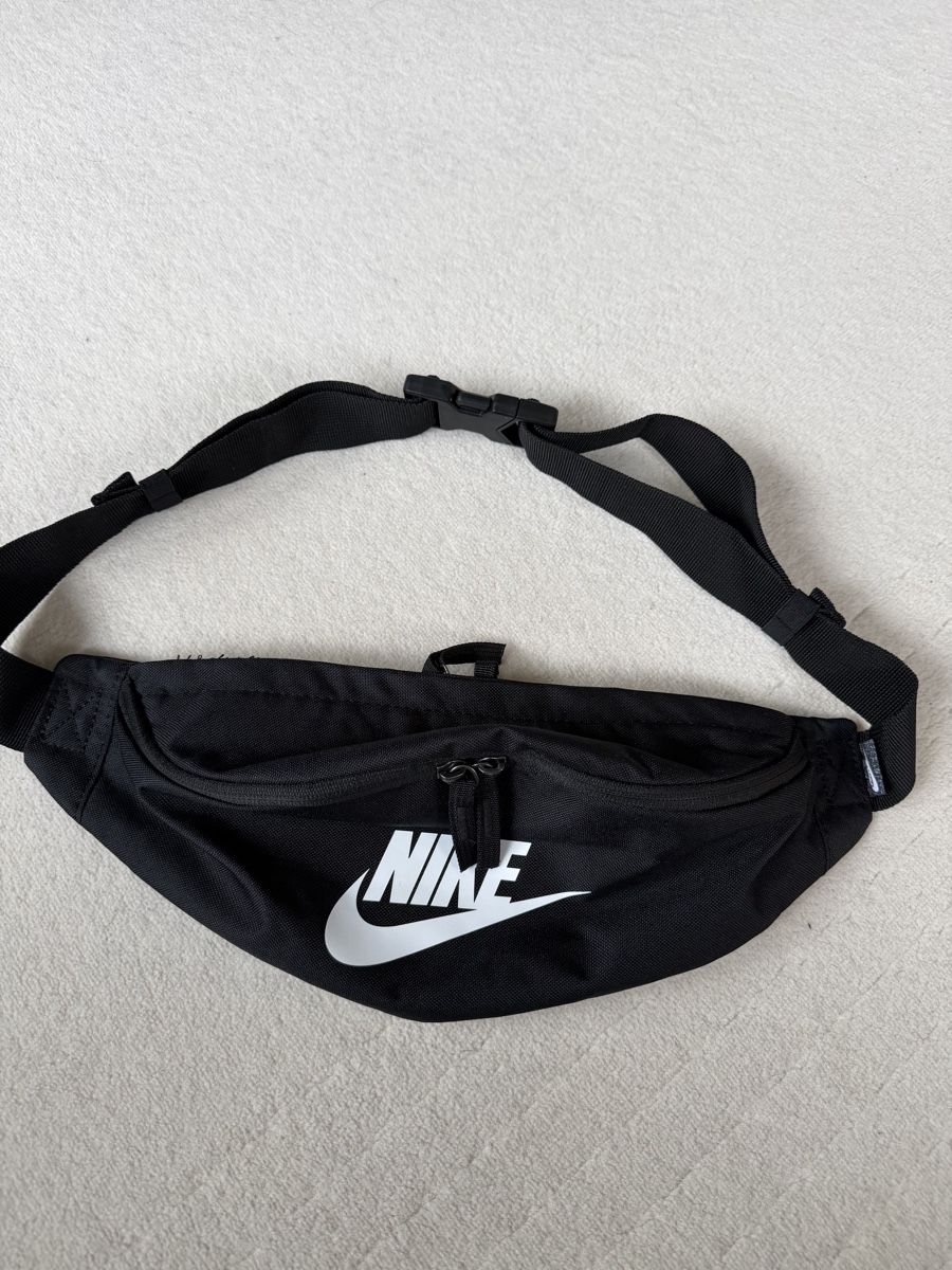 Nike Borse: Gürteltasche Nike, schwarz – Usato da Würenlingen venduto da Sarasota03